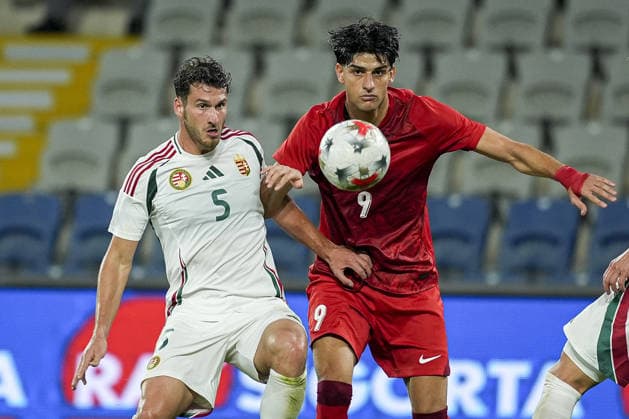 Turkiye v Hungary - UEFA EURO, EM, Europameisterschaft,Fussball Under-21 ISTANBUL, TURKIYE - OCTOBER 6: Ali Habesoglu (9) of Turkiye competes against Aron Dragoner (5) of Hungary during the UEFA European Under-21 Championship qualifiers Group H match between Turkiye and Hungary at Basaksehir Fatih Terim Stadium in Istanbul, Turkiye, on October 6, 2026. Arife Karakum Anadolu Istanbul Turkey. Editorial use only. Please get in touch for any other usage.  Copyright: x2026xAnadoluxArifexKarakumx