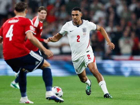 Trent Alexander-Arnold of England dribbles with the ball and stands up Robin Hranac of Czechia England v Czechia, UEFA Nations League, Football, Wembley Stadium, London, UK - 06 Oct 2026London Wembley Stadium United Kingdom  Copyright: xMattxImpey Shutterstockx 17188908bf