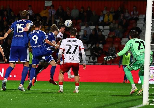 Oliver Sanderson of Stevenage scores their sides second goal Stevenage v Leicester City, EFL Jersey Mike s Trophy, Football, Lamex Stadium, Stevenage, UK - 06 Oct 2026Stevenage Lamex Stadium United Kingdom  Copyright: xMichaelxZemanek Shutterstockx 17188813ap