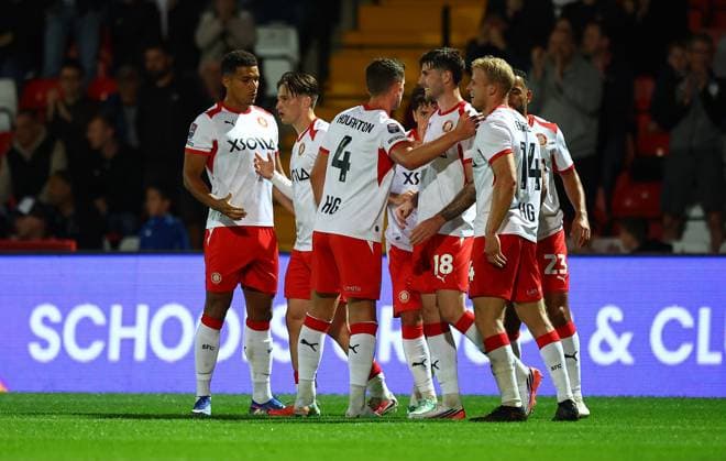Oliver Sanderson of Stevenage celebrates scoring their sides second goal with team-mates Stevenage v Leicester City, EFL Jersey Mike s Trophy, Football, Lamex Stadium, Stevenage, UK - 06 Oct 2026Stevenage Lamex Stadium United Kingdom  Copyright: xMichaelxZemanek Shutterstockx 17188813ar
