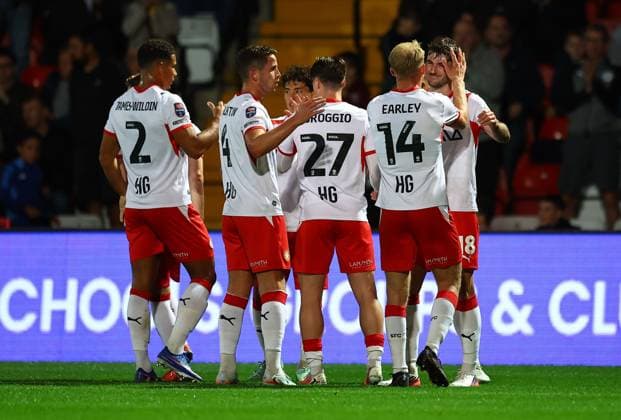Oliver Sanderson of Stevenage celebrates scoring their sides second goal with team-mates Stevenage v Leicester City, EFL Jersey Mike s Trophy, Football, Lamex Stadium, Stevenage, UK - 06 Oct 2026Stevenage Lamex Stadium United Kingdom  Copyright: xMichaelxZemanek Shutterstockx 17188813as
