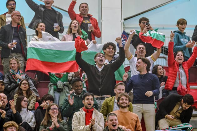 06.10.2026, LUX, Fussball, Herren, Nations League, 4. Spieltag, Luxemburg vs. Bulgarien Fans mit Fahnen bejubeln den 1:0-Führungstreffer für Bulgarien Luxembourg Stade de Luxembourg Gasperich Luxembourg Copyright: xNordphoto Schwarzx