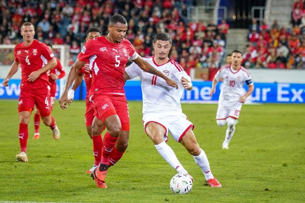 Fussball UEFA Nations League 2026 - 2027, 4. Spieltag - Schweiz vs Nordmazedonien - Thermoplan Arena (Luzern): Manuel Akanji (Schweiz, 5) Elmin Rastoder (Nordmazedonien, 11) im Zweikampf Copyright: xJOERANxSTEINSIEKx