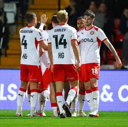 Oliver Sanderson of Stevenage celebrates scoring their sides second goal with team-mates Stevenage v Leicester City, EFL Jersey Mike s Trophy, Football, Lamex Stadium, Stevenage, UK - 06 Oct 2026Stevenage Lamex Stadium United Kingdom  Copyright: xMichaelxZemanek Shutterstockx 17188813av