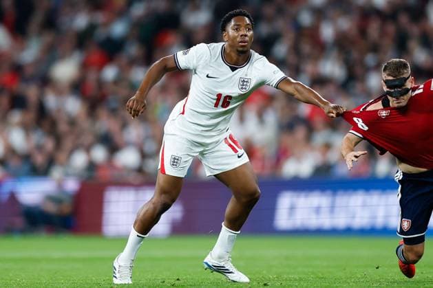 Myles Lewis-Skelly of England tugs on the shirt of Michal Sadilek of Czechia England v Czechia, UEFA Nations League, Football, Wembley Stadium, London, UK - 06 Oct 2026London Wembley Stadium United Kingdom  Copyright: xMattxImpey Shutterstockx 17188908cm