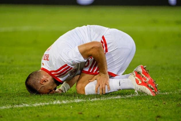 Gjorko Zajkov (Nordmazedonien, 05) verletzt am Boden , Schweiz, UEFA , Nations League, Matchday 4, Schweiz vs. Nordmazedonien, 06.10.2026, Luzern Swissporarena Schweiz Copyright: xGrantxHubbsx