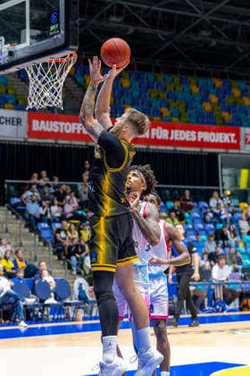FRANKFURT AM MAIN, GERMANY - OCTOBER 6: Martynas Pacevicius (BC Siauliai, 9) with ball during the BKT EuroCup 2026 27, match between Frankfurt Skyliners vs. BC Siauliai at Suewag Energie Arena on October 6, 2026 in Frankfurt am Main, Germany. Hessen Germany Copyright: xBEAUTIFULxSPORTS Freudensteinx