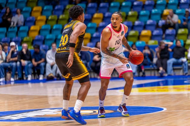 FRANKFURT AM MAIN, GERMANY - OCTOBER 6: Judah Mintz (Skyliners Frankfurt, 10) with ball against Dayvion McKnight (BC Siauliai, 20) during the BKT EuroCup 2026 27, match between Frankfurt Skyliners vs. BC Siauliai at Suewag Energie Arena on October 6, 2026 in Frankfurt am Main, Germany. Hessen Germany Copyright: xBEAUTIFULxSPORTS Freudensteinx