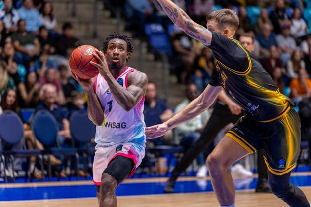 FRANKFURT AM MAIN, GERMANY - OCTOBER 6: Isaiah Swope (Skyliners Frankfurt, 1) with ball during the BKT EuroCup 2026 27, match between Frankfurt Skyliners vs. BC Siauliai at Suewag Energie Arena on October 6, 2026 in Frankfurt am Main, Germany. Hessen Germany Copyright: xBEAUTIFULxSPORTS Freudensteinx