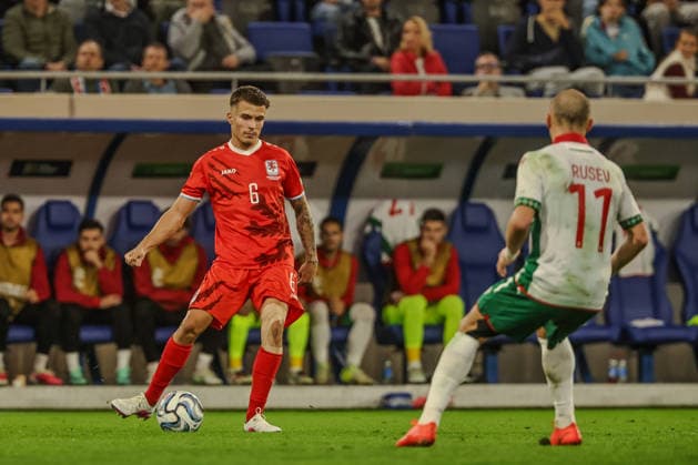 06.10.2026, LUX, Fussball, Herren, Nations League, 4. Spieltag, Luxemburg vs. Bulgarien Tomas Moreira (Luxemburg, 06) vor Martin Minchev (Bulgarien, 17) am Ball Luxembourg Stade de Luxembourg Gasperich Luxembourg Copyright: xNordphoto Schwarzx