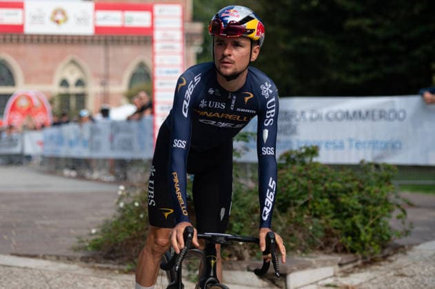 IPA89376797 - Tom Pidcock, PINARELLO Q36.5 PRO CYCLING TEAM, at the start of the 2026 Tre Valli Varesine in Busto Arsizio, Italy, on October 6, 2026  Copyright: xSilviaxColombo IPAxSportx xx IPA89376797