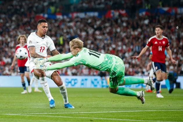 Morgan Rogers of England watches on as Lukas Hornicek of Czechia makes a save in the build up to England s second goal, scored by Harry Kane of England England v Czechia, UEFA Nations League, Football, Wembley Stadium, London, UK - 06 Oct 2026London Wembley Stadium United Kingdom  Copyright: xMattxImpey Shutterstockx 17188908dg