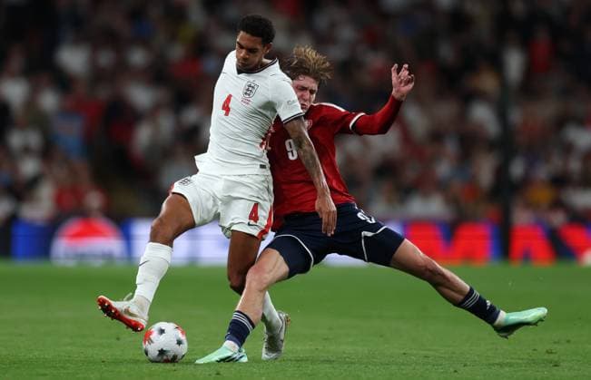 Jarell Quansah of England with Ryan Naderi of Czechia England v Czech Republic - UEFA Nations League - League A - Group 3. Football. Wembley Stadium, London, UK. 6 OCT 2026Wembley Wembley Stadium LONDON United Kingdom  Copyright: xJASONPIX Shutterstockx 17189001ae