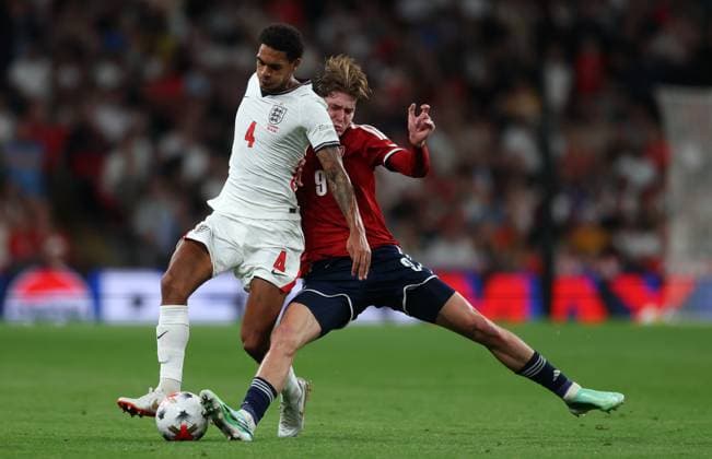 Jarell Quansah of England with Ryan Naderi of Czechia England v Czech Republic - UEFA Nations League - League A - Group 3. Football. Wembley Stadium, London, UK. 6 OCT 2026Wembley Wembley Stadium LONDON United Kingdom  Copyright: xJASONPIX Shutterstockx 17189001ab