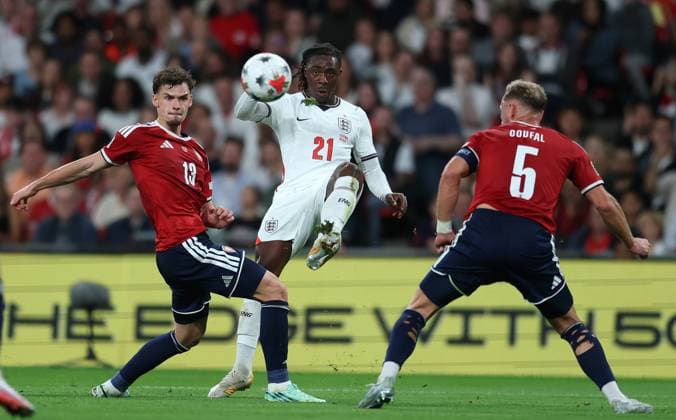 Eberechi Eze of England with Lukas Ambros of Czechia England v Czech Republic - UEFA Nations League - League A - Group 3. Football. Wembley Stadium, London, UK. 6 OCT 2026Wembley Wembley Stadium LONDON United Kingdom  Copyright: xJASONPIX Shutterstockx 17189001z