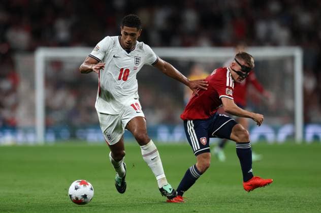 Jude Bellingham of England with Michal Sadilek of Czechia England v Czech Republic - UEFA Nations League - League A - Group 3. Football. Wembley Stadium, London, UK. 6 OCT 2026Wembley Wembley Stadium LONDON United Kingdom  Copyright: xJASONPIX Shutterstockx 17189001t
