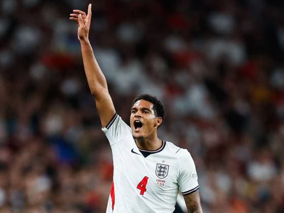 Jarell Quansah of England shouts instructions to his team-mates England v Czechia, UEFA Nations League, Football, Wembley Stadium, London, UK - 06 Oct 2026London Wembley Stadium United Kingdom  Copyright: xMattxImpey Shutterstockx 17188908dw