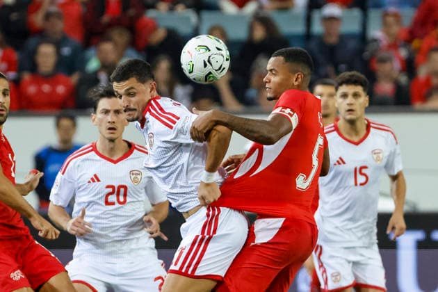 Elmin Rastoder (Nordmazedonien, 11) und Manuel Akanji (Schweiz, 05) im Zweikampf , Schweiz, UEFA , Nations League, Matchday 4, Schweiz vs. Nordmazedonien, 06.10.2026, Luzern Swissporarena Schweiz Copyright: xGrantxHubbsx