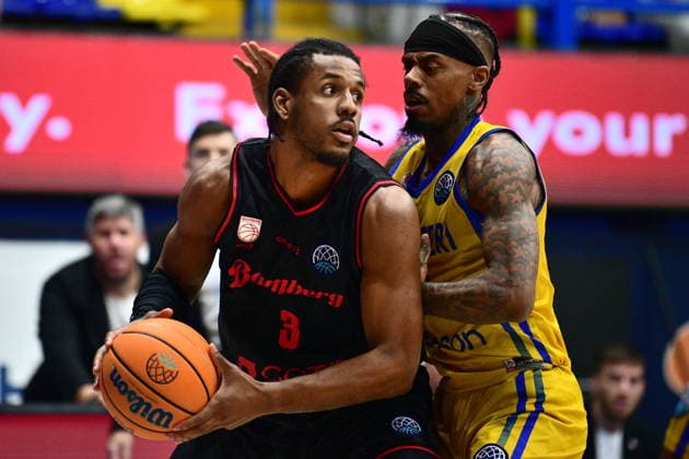 FIBA Basketball Champions League, Peristeri Betsson vs BMA365 Bamberg Baskets - Ty Nichols of Peristeri Betsson in action against Jordan Wright * of BMA365 Bamberg Baskets during the FIBA Basketball Champions League regular season basketball match between Peristeri Betsson vs BMA365 Bamberg Baskets in Athens, Greece, 6 October 2026. IMAGO ONE INCH PRODUCTIONS ATHENS Greece Copyright: xOnexInchxProductionsx 7111430