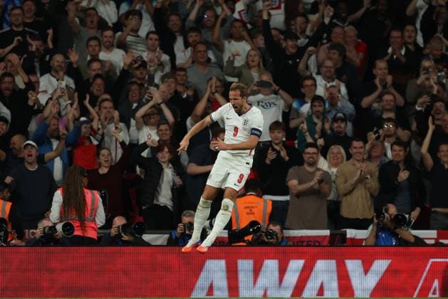 Harry Kane of England celebrates after he scores his second goal to put England 3-0 up England v Czech Republic - UEFA Nations League - League A - Group 3. Football. Wembley Stadium, London, UK. 6 OCT 2026Wembley Wembley Stadium LONDON United Kingdom  Copyright: xJASONPIX Shutterstockx 17189001aq