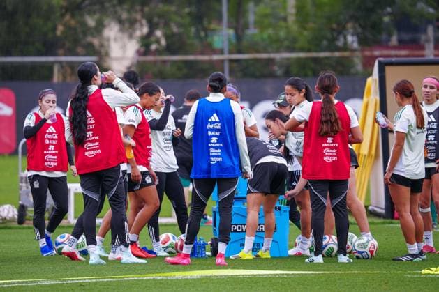 SELECCION MEXICANA FEMENIL SELECCION MEXICANA FEMENIL SESION DE ENTRENAMIENTO TRAINING SESSION 06102026 MEXICO CITY, MEXICO. General view of players of the Mexican Female National soccer team, during a training session at the Centro de Alto Rendimiento in Mexico City, prior to their friendly game against Jamaica this friday at Aguascalientes. Vista general de jugadoras de la Seleccion Nacional Mexicana Femenil, durante una sesion de entrenanmiento en el Centro de Alto Rendimiento en la Ciudad de Mexico, previa a su juego amistoso ante Jamaica este viernes en Aguascalientes. PHOTO BY IMAGENSHOP AGENCIA FOTOGRAFICA MEXICO CITY MEXICO CITY MEXICO Copyright: xIMAGENSHOPxAGENCIAxFOTOGRAFICAx
