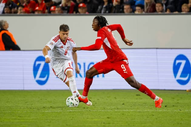 Ezgjan Alioski (Nordmazedonien, 08) und Johan Manzambi (Schweiz, 09) im Laufduell , Schweiz, UEFA , Nations League, Matchday 4, Schweiz vs. Nordmazedonien, 06.10.2026, Luzern Swissporarena Schweiz Copyright: xGrantxHubbsx