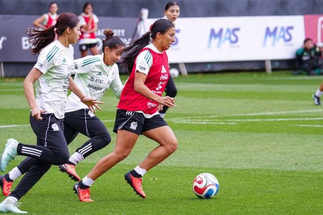 SELECCION MEXICANA FEMENIL SELECCION MEXICANA FEMENIL SESION DE ENTRENAMIENTO TRAINING SESSION 06102026 MEXICO CITY, MEXICO. General view of players of the Mexican Female National soccer team, during a training session at the Centro de Alto Rendimiento in Mexico City, prior to their friendly game against Jamaica this friday at Aguascalientes. Vista general de jugadoras de la Seleccion Nacional Mexicana Femenil, durante una sesion de entrenanmiento en el Centro de Alto Rendimiento en la Ciudad de Mexico, previa a su juego amistoso ante Jamaica este viernes en Aguascalientes. PHOTO BY IMAGENSHOP AGENCIA FOTOGRAFICA MEXICO CITY MEXICO CITY MEXICO Copyright: xIMAGENSHOPxAGENCIAxFOTOGRAFICAx