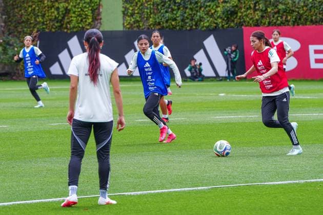 SELECCION MEXICANA FEMENIL SELECCION MEXICANA FEMENIL SESION DE ENTRENAMIENTO TRAINING SESSION 06102026 MEXICO CITY, MEXICO. General view of players of the Mexican Female National soccer team, during a training session at the Centro de Alto Rendimiento in Mexico City, prior to their friendly game against Jamaica this friday at Aguascalientes. Vista general de jugadoras de la Seleccion Nacional Mexicana Femenil, durante una sesion de entrenanmiento en el Centro de Alto Rendimiento en la Ciudad de Mexico, previa a su juego amistoso ante Jamaica este viernes en Aguascalientes. PHOTO BY IMAGENSHOP AGENCIA FOTOGRAFICA MEXICO CITY MEXICO CITY MEXICO Copyright: xIMAGENSHOPxAGENCIAxFOTOGRAFICAx