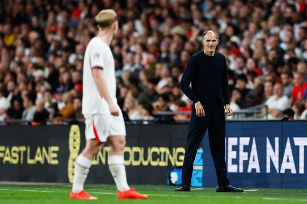 England Head Coach Thomas Tuchel gives instructions to Lewis Hall of England England v Czechia, UEFA Nations League, Football, Wembley Stadium, London, UK - 06 Oct 2026London Wembley Stadium United Kingdom  Copyright: xMattxImpey Shutterstockx 17188908fr