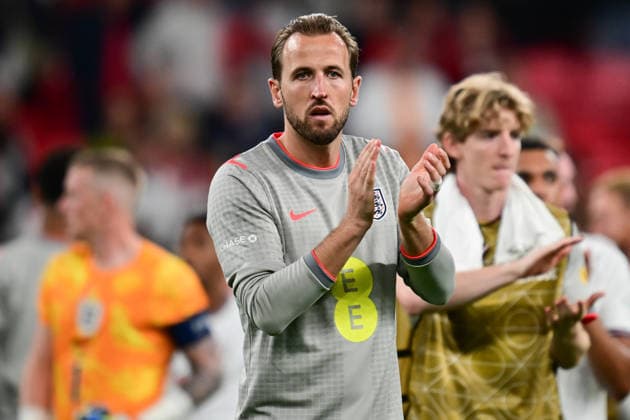 England v Czechia, UEFA Nations League England forward Harry Kane (9) applauds the fans during the UEFA Nations League match between England and Czechia at Wembley Stadium, London, UK on 6 October 2026. London Wembley Stadium Greater London UK Editorial use only , Copyright: xDennisxGoodwinx PSI-24957-0065