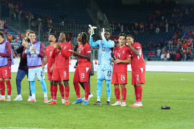 Luzern, Switzerland - October 06: Ardon Jashari (14 SUI), Johan Manzambi (9 SUI), Sascha Britschgi (2 SUI), Marvin Keller (Goalkeeper 21 SUI), Yvon Landry Mvogo Nganoma (Goalkeeper 12 SUI) and Zachary Athekame (16 SUI) in front of the fans after winning the UEFA Nations League match between Switzerland and North Macedonia at thermoplan arena on October 06, 2026 in Luzern, Switzerland. Copyright: xKjetilxWaberx xSPPx Sportspressphoto_SPR247410