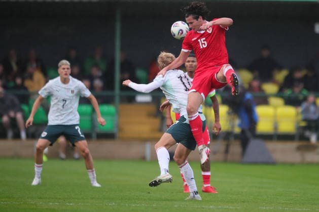 U21, U 21 Wales v U21 Austria, U21 UEFA EUROPEAN CHAMPIONSHIPS, Qualifier Edward James of Wales Under 21 battles with Erik Kojzek of Austria Under 21 during the U21 UEFA EUROPEAN CHAMPIONSHIPS qualification match between U21 Wales and U21 Austria at the Oval, Caernarfon, UK on 6 October 2026. Caernarfon the Oval Wales UK Editorial use only , Copyright: xAlunxRobertsx PSI-24971-0001