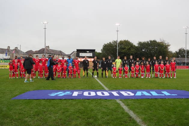 U21, U 21 Wales v U21 Austria, U21 UEFA EUROPEAN CHAMPIONSHIPS, Qualifier Players and officials line up with mascots during the U21 UEFA EUROPEAN CHAMPIONSHIPS qualification match between U21 Wales and U21 Austria at the Oval, Caernarfon, UK on 6 October 2026. Caernarfon the Oval Wales UK Editorial use only , Copyright: xAlunxRobertsx PSI-24971-0034