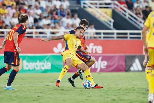 (L-R) Rares Burnete (ROU), Rodrigo Mendoza (ESP), OCTOBER 6, 2026 - Football Soccer : UEFA Under-21 Championship 2027 qualifying round match between U21, U 21 Spain - U21 Romania at the Estadi Municipal de Can Misses in Ibiza, Spain. Noxthirdxpartyxsales  aflo_353869147 MutsuxKawamorix