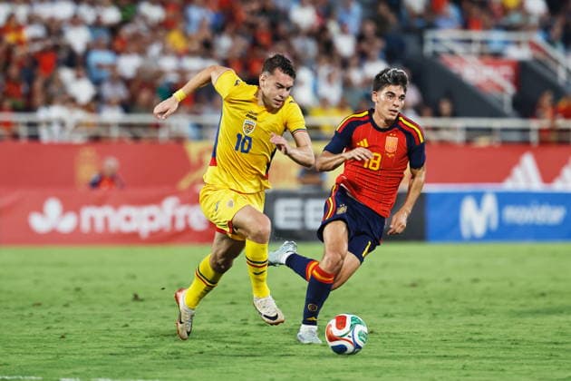 (L-R) Eduard Radaslavescu (ROU), Alex Valle (ESP), OCTOBER 6, 2026 - Football Soccer : UEFA Under-21 Championship 2027 qualifying round match between U21, U 21 Spain - U21 Romania at the Estadi Municipal de Can Misses in Ibiza, Spain. Noxthirdxpartyxsales  aflo_353869265 MutsuxKawamorix
