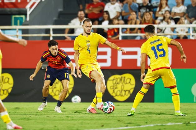 (L-R) Jan Virgili (ESP), Mario Baraitaru (ROU), OCTOBER 6, 2026 - Football Soccer : UEFA Under-21 Championship 2027 qualifying round match between U21, U 21 Spain - U21 Romania at the Estadi Municipal de Can Misses in Ibiza, Spain. Noxthirdxpartyxsales  aflo_353869502 MutsuxKawamorix
