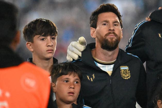 Lionel Messi farewell match BUENOS AIRES, ARGENTINA - OCTOBER 6: Lionel Messi of Argentina gesture previous his farewell match with the national team, Nationalteam at the International Friendly, Länderspiel, Nationalmannschaft match between Argentina Vs Benin at Monumental Stadium on October 6, 2026 in Buenos Aires, Argentina. Buenos Aires Estadio Monumental Antonio Liberti Buenos Aires Argentina Copyright: xIMAGOx xPhotoCero5x xLucianoxBisbalx