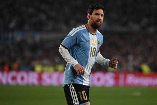Lionel Messi farewell match BUENOS AIRES, ARGENTINA - OCTOBER 6: Lionel Messi of Argentina gesture during his farewell match with the national team, Nationalteam at the International Friendly, Länderspiel, Nationalmannschaft match between Argentina Vs Benin at Monumental Stadium on October 6, 2026 in Buenos Aires, Argentina. Buenos Aires Estadio Monumental Antonio Liberti Buenos Aires Argentina Copyright: xIMAGOx xPhotoCero5x xLucianoxBisbalx
