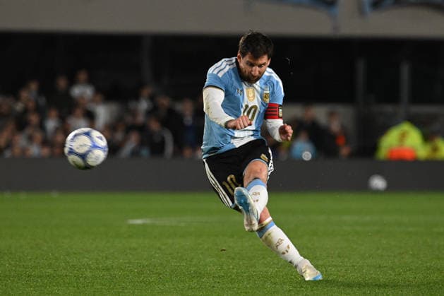 Lionel Messi farewell match BUENOS AIRES, ARGENTINA - OCTOBER 6: Lionel Messi of Argentina shoot a free kick during his farewell match with the national team, Nationalteam at the International Friendly, Länderspiel, Nationalmannschaft match between Argentina Vs Benin at Monumental Stadium on October 6, 2026 in Buenos Aires, Argentina. Buenos Aires Estadio Monumental Antonio Liberti Buenos Aires Argentina Copyright: xIMAGOx xPhotoCero5x xLucianoxBisbalx