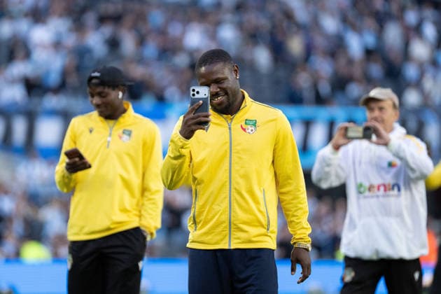 Benin players pose for photos with fans before the International Friendly, Länderspiel, Nationalmannschaft between Argentina and Benin, at the Estadio Monumental Antonio V. Liberti, on October 6, 2026, in Buenos Aires, Argentina. Lionel Messi will play his last match for Argentina after announcing his retirement from the national team, Nationalteam Richard Callis Fotoarena (Richard Callis SPP) Copyright: xRichardxCallisx xSPPx spp-en-RiCa-3026030