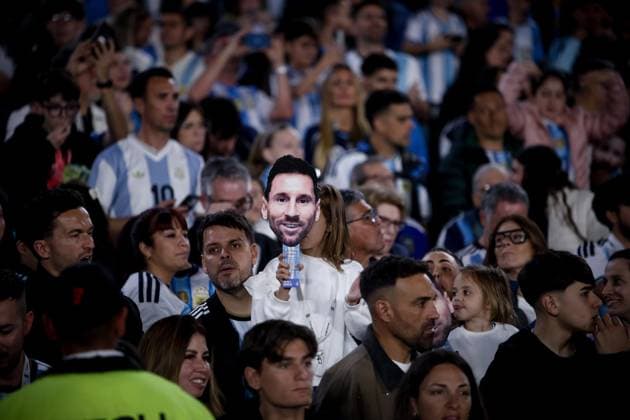 October 6, 2026, Buenos Aires, Buenos Aires, Argentina: A fan with Messi face mask seen during the match between Argentina and Benin International Friendly, Länderspiel, Nationalmannschaft match, The last match of Messi with Argentina national team, Nationalteam The Last Match Of Messi In Buenos Aires, Argentina - 06 Oct 2026  - ZUMAs197 20261006_aaa_s197_131 Copyright: xRobertoxxTuerox