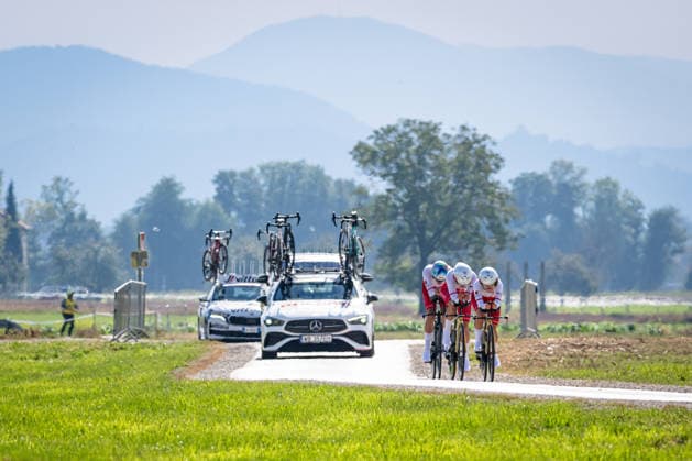 Poland: UEC Road cycling, Rad, Radsport, Strasse European Championships - Ljubljana 2026 SÅOMKA Kinga - SZYMANSKA Amelia - SEKTA Agata ( POL ) Poland Querformat - quer - horizontal - Landscape - Event Veranstaltung: UEC Road Cycling European Championships 2026 Ljubljana - Category Kategorie: Cycling - Road Cycling European Championships - Mixed Relay Men and Women Junior U19 - Location Ort: Europe Slovenia - Sencur - Å enÄur - Discipline: Mixed Relay ( MR ) - Distance: 44 km - Date Datum: 06.10.2026 Tuesday Day 4 -