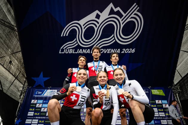 Switzerland: UEC Road cycling, Rad, Radsport, Strasse European Championships - Ljubljana 2026 ROUSSEAUX Valentine - MARTHE Elia - HUNZIKER Joline - SALAMIN Antoine - MÜLLER Gian - LINGENHAG Laurin ( SUI ) Switzerland Third Place - Award Ceremony Medal Ceremony Podium - Querformat - quer - horizontal - Landscape - Event Veranstaltung: UEC Road Cycling European Championships 2026 Ljubljana - Category Kategorie: Cycling - Road Cycling European Championships - Mixed Relay Men and Women Junior U19 - Location Ort: Europe Slovenia - Sencur - Å enÄur - Discipline: Mixed Relay ( MR ) - Distance: 44 km - Date Datum: 06.10.2026 Tuesday Day 4 -