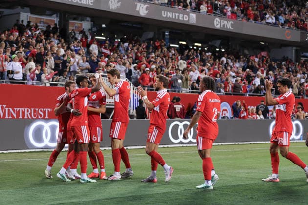 CHICAGO, USA - October 6: Chicago Fire FC players celebrates the goal during the Major League Soccer game between Chicago Fire FC and Vancouver Whitecaps FC at Soldier Field on Tuesday October 6 in Chicago, USA Copyright: xShainaxBenhiyoun SPPx Sportspressphoto_SPR247825