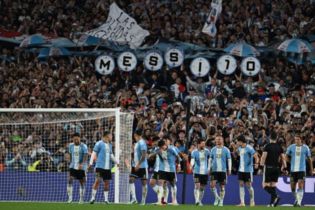 Lionel Messi farewell match BUENOS AIRES, ARGENTINA - OCTOBER 6: Lionel Messi of Argentina and his teammates celebrate after scoring his third goal during his farewell match with the national team, Nationalteam at the International Friendly, Länderspiel, Nationalmannschaft match between Argentina Vs Benin at Monumental Stadium on October 6, 2026 in Buenos Aires, Argentina. Buenos Aires Estadio Monumental Antonio Liberti Buenos Aires Argentina Copyright: xIMAGOx xPhotoCero5x xLucianoxBisbalx