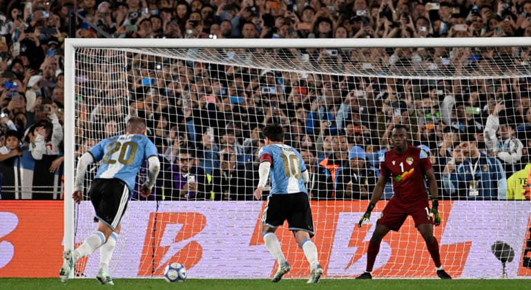 BUENOS AIRES, ARGENTINA - OCTOBER 06: Lionel Messi of Argentina national team, Nationalteam celebrate after scoring goal during the International Friendly, Länderspiel, Nationalmannschaft match between Argentina and Benin at Estadio Mas Monumental on October 06, 2026 in Buenos Aires, Argentina. Photo by SFSI Argentina National team v Benin Copyright: xSFSIx
