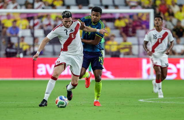 International soccer friendly - Colombia vs. Peru Peru forward Adrian Ugarriza (L) in action against Colombia midfielder Jhon Solis (C) during the international soccer friendly between Colombia and Peru at Nu Stadium in Miami, Florida, USA, 06 October 2026. MIAMI FLORIDA United States  Copyright: xCRISTOBALxHERRERA-ULASHKEVICHx