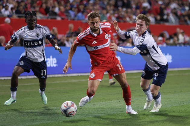 CHICAGO, USA - October 6: Philip Zinckernagel (11 Chicago Fire FC) dribbles the ball during the Major League Soccer game between Chicago Fire FC and Vancouver Whitecaps FC at Soldier Field on Tuesday October 6 in Chicago, USA Copyright: xShainaxBenhiyoun SPPx Sportspressphoto_SPR247838