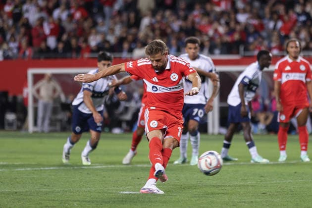CHICAGO, USA - October 6: Philip Zinckernagel (11 Chicago Fire FC) takes a penalty during the Major League Soccer game between Chicago Fire FC and Vancouver Whitecaps FC at Soldier Field on Tuesday October 6 in Chicago, USA Copyright: xShainaxBenhiyoun SPPx Sportspressphoto_SPR247843