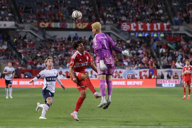 CHICAGO, USA - October 6: Yohei Takaoka (1 Vancouver Whitecaps FC) heads the ball away during the Major League Soccer game between Chicago Fire FC and Vancouver Whitecaps FC at Soldier Field on Tuesday October 6 in Chicago, USA Copyright: xShainaxBenhiyoun SPPx Sportspressphoto_SPR247860